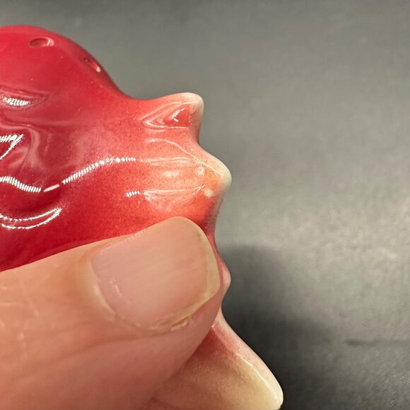 Kissing Fish Shakers Mid Century Red Ceramic Souvenir Kitschy Anthropomorphic - Picture 10 of 11